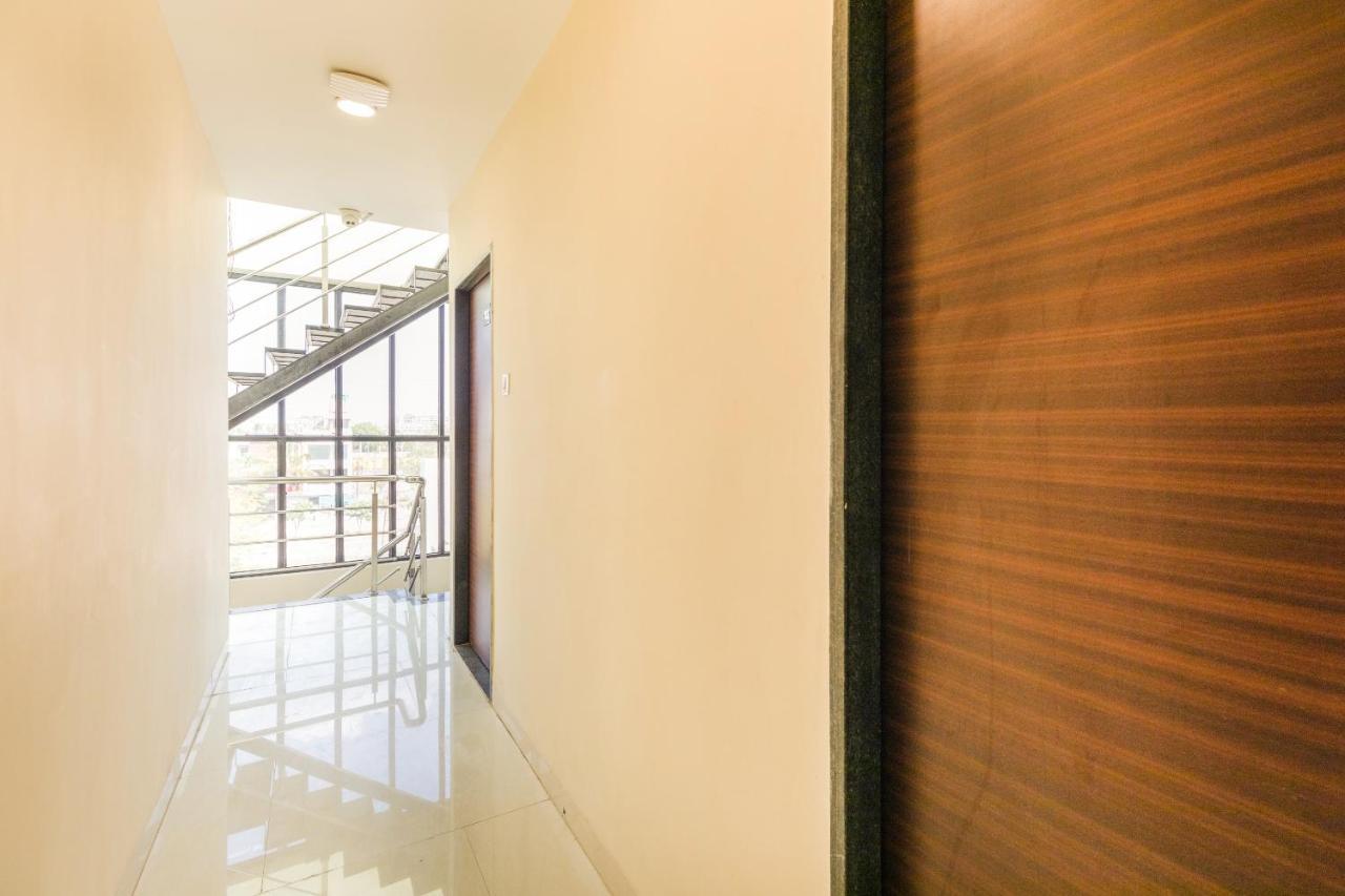 Oyo 71689 Hotel S Pride Indore Exteriör bild